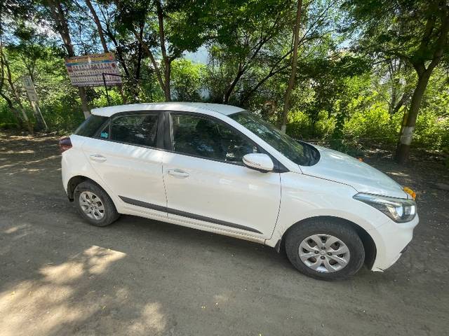 https://images10.gaadi.com/usedgaadi-sellcar/UsedCar/501f93f9-27dd-468e-a917-3c42080834f7/3bf72f0f-f836-4436-9f20-930fbe8d5f03.jpeg?imwidth=6400