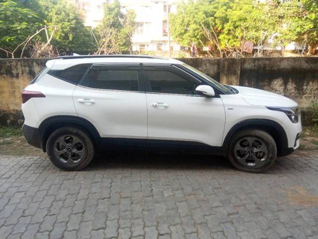 https://images10.gaadi.com/usedgaadi-sellcar/UsedCar/50947784-2118-41ca-adc6-c7466e25a081/103b878a-e12e-4a7b-96ee-6afb7794ab07.jpg?imwidth=6400