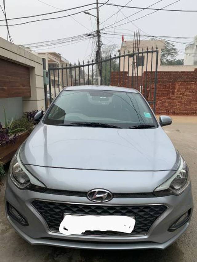 https://images10.gaadi.com/usedgaadi-sellcar/UsedCar/50a67858-fdad-4f09-b560-bd37b3103f79/faec884f-41b2-4d74-8263-25d1b6f26b5a.jpg?imwidth=6400