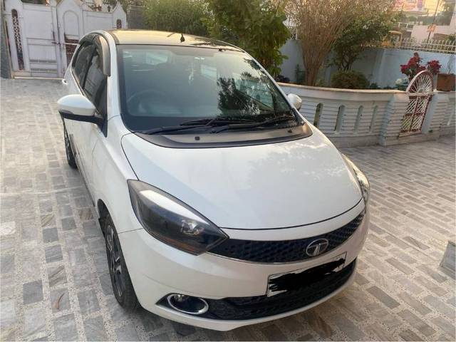 https://images10.gaadi.com/usedgaadi-sellcar/UsedCar/50d25b39-ab6e-4899-a3bd-ee92c2d55b68/f7b324b9-c3bf-42bc-987d-184c5cba406e.jpg?imwidth=6401