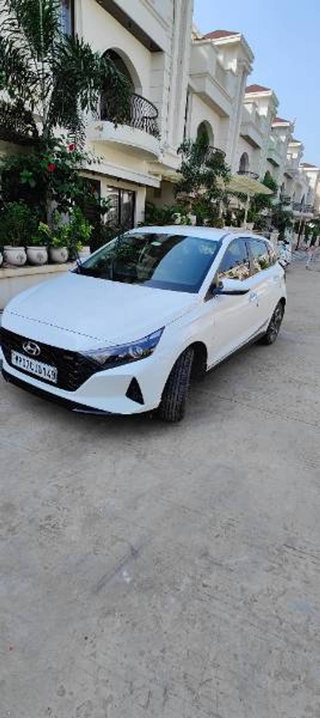 https://images10.gaadi.com/usedgaadi-sellcar/UsedCar/51190e36-b9ea-49f8-b0d3-7e683fc1c6d4/f2b27a24-47a2-4c96-978c-2a5b85cf423c.jpg?imwidth=6400