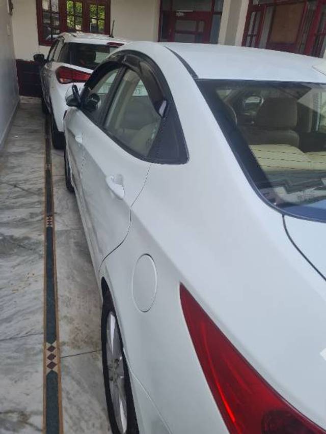 https://images10.gaadi.com/usedgaadi-sellcar/UsedCar/5155931c-70c6-4771-b268-b6204500f3d6/319618b1-932a-4aa4-9663-793efec7a34c.jpg?imwidth=6401