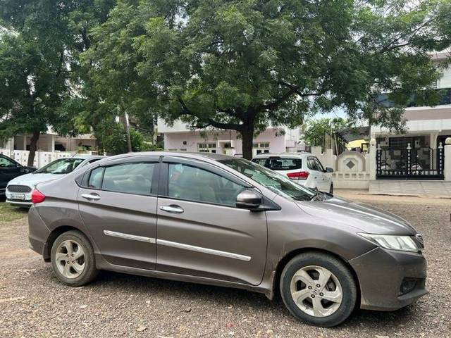 https://images10.gaadi.com/usedgaadi-sellcar/UsedCar/516f6e7a-8036-4d81-8de9-4237ee443d71/fa85e8a0-0057-453b-9e04-1f3d4acbaf9e.jpg?imwidth=6400