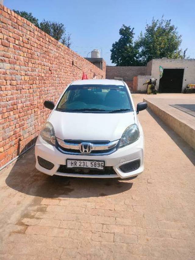 https://images10.gaadi.com/usedgaadi-sellcar/UsedCar/51e97546-345f-463e-9a96-c8c1d9e0973b/842997e9-935c-4487-8a7c-76141c63aa21.jpg?imwidth=6400