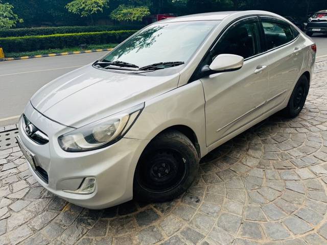 https://images10.gaadi.com/usedgaadi-sellcar/UsedCar/51f2be1f-675f-4340-b7d4-aa3e2f3ec2cd/f5d01274-ae5a-489d-a118-8d667c6bbc6f.jpeg?imwidth=6400