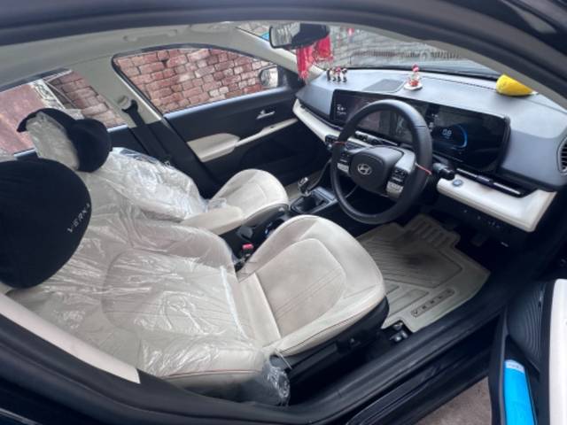 https://images10.gaadi.com/usedgaadi-sellcar/UsedCar/5277ed09-afad-4653-b6e7-03497a375da8/24b1a99f-0fc7-425b-ab96-41082cf45e52.jpeg?imwidth=6401