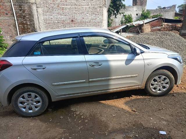 https://images10.gaadi.com/usedgaadi-sellcar/UsedCar/52d18311-84f6-4b38-b162-52705289aa42/f032cfaf-889a-4cd3-8ef4-eee62e9cdd09.jpg?imwidth=6401