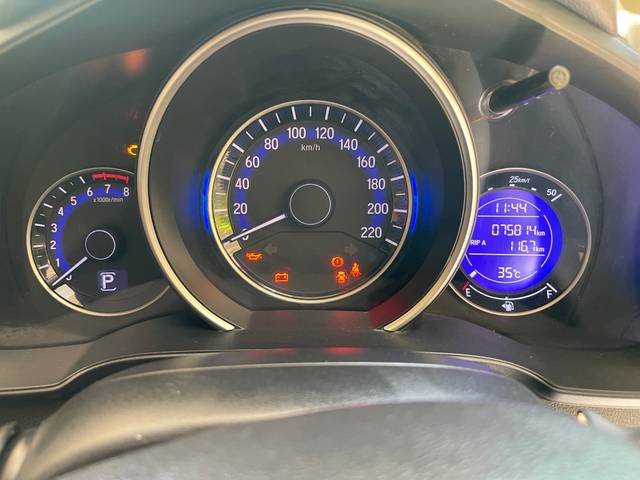 https://images10.gaadi.com/usedgaadi-sellcar/UsedCar/52dba9af-5fea-4de5-816e-a9db32bc32cc/ac5faa56-1468-44e3-829d-5d40f183ef72.jpeg?imwidth=6402