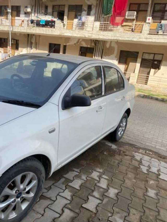 https://images10.gaadi.com/usedgaadi-sellcar/UsedCar/52e4743a-6a39-437a-8758-78fde56ca3bd/50432191-1011-4a50-9386-bfbda8dd5d5c.jpeg?imwidth=6400