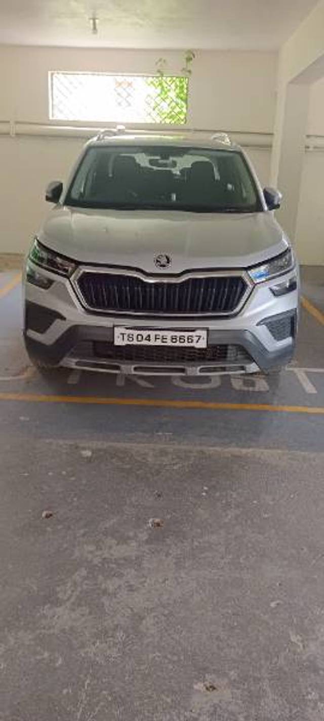 https://images10.gaadi.com/usedgaadi-sellcar/UsedCar/530869de-3991-4672-9921-fdf6100a0669/21f55d4b-380a-4039-8492-2b0db66cf41e.jpg?imwidth=6400