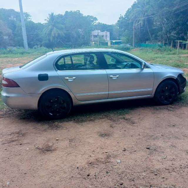 https://images10.gaadi.com/usedgaadi-sellcar/UsedCar/53d39b79-03b0-48f2-a392-1bae65c8127b/6defb346-3471-46dd-8b0f-5d2d83755546.jpg?imwidth=6402