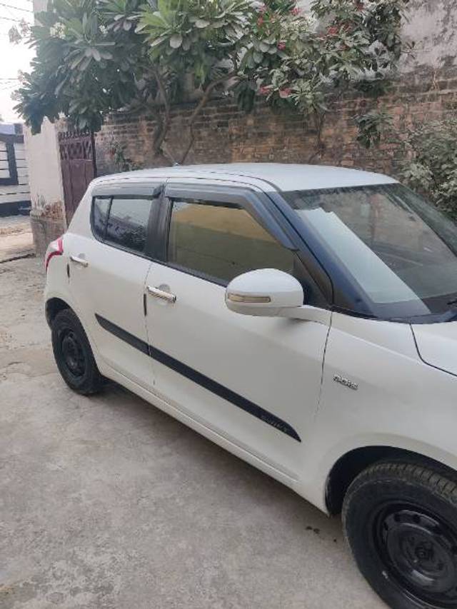 https://images10.gaadi.com/usedgaadi-sellcar/UsedCar/53df2710-083c-44b3-9b86-9c50b5b73e0f/ceee2a18-7dbd-4920-973b-fd06ffbe824e.jpg?imwidth=6401