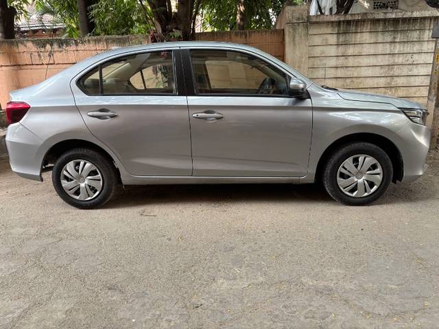 https://images10.gaadi.com/usedgaadi-sellcar/UsedCar/53e56324-4b72-4e7d-a761-ce9003786a23/53072a64-e361-47cb-919a-7f0900dbfc0e.jpg?imwidth=6401