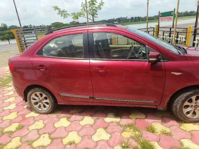 https://images10.gaadi.com/usedgaadi-sellcar/UsedCar/540817bf-4600-4866-b173-976569677565/b2eb3d1a-df9d-4d6d-8455-fb7c7bdc013e.jpg?imwidth=6401