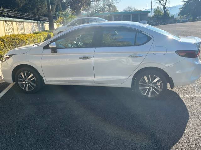 https://images10.gaadi.com/usedgaadi-sellcar/UsedCar/54472afb-3db5-47a0-9c29-8dfbc268280f/9c9ffc28-ebac-46ae-8207-c320adab232e.jpeg?imwidth=6402