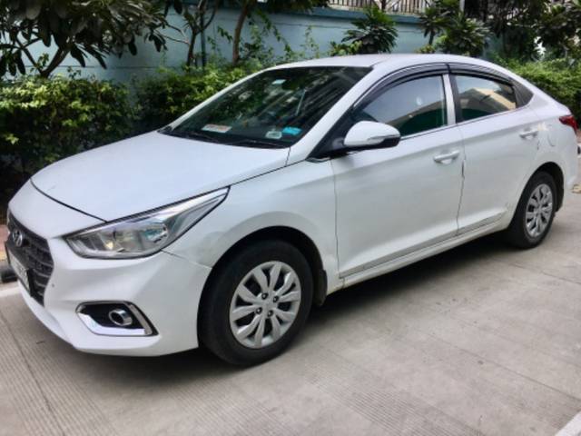 https://images10.gaadi.com/usedgaadi-sellcar/UsedCar/5449d323-be86-4927-a03f-4d098e70d662/44522e7d-e3b7-4f04-bdd9-07780100bdcc.jpeg?imwidth=6400