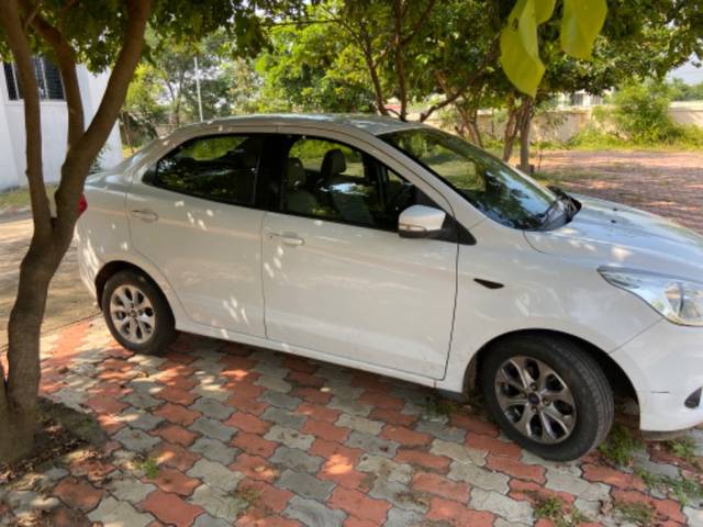 https://images10.gaadi.com/usedgaadi-sellcar/UsedCar/547f3d96-306c-4685-9cd5-455702b1de8f/b8fbdedc-cb26-4ec4-9a8c-b530ba67807e.jpeg?imwidth=6401