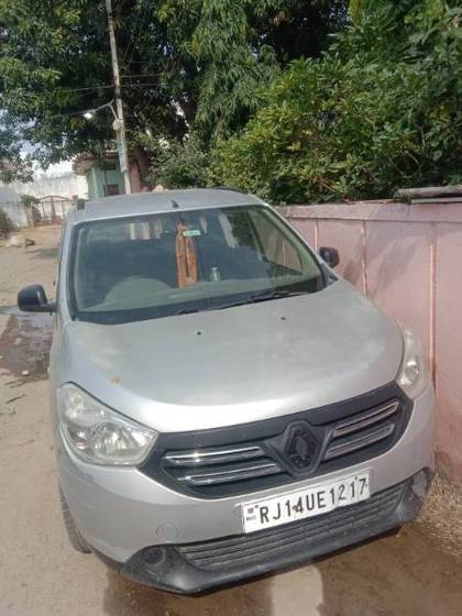 Renault Lodgy 110PS RxZ 8 Seater Renault Lodgy 110PS RxZ 8 Seater