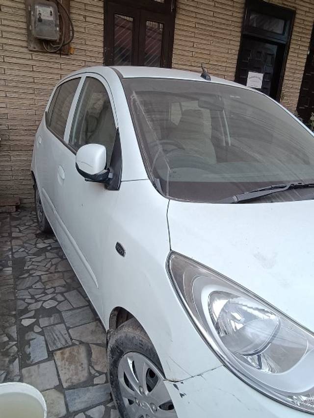 https://images10.gaadi.com/usedgaadi-sellcar/UsedCar/54bda3fe-08e7-423d-80c9-40f481324ca7/481961cb-cd93-415f-be30-4709190cae2d.jpeg?imwidth=6401