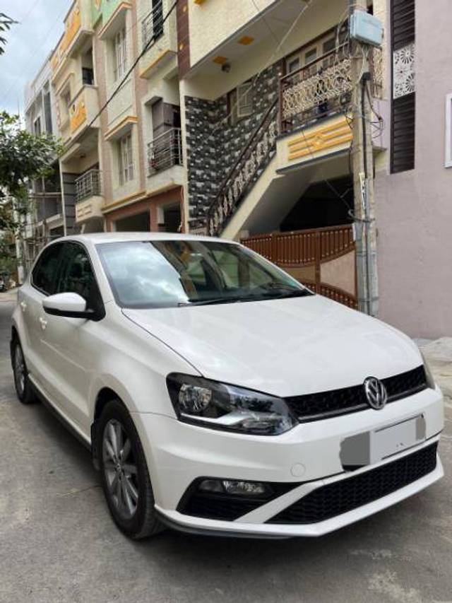 https://images10.gaadi.com/usedgaadi-sellcar/UsedCar/54c890be-3320-4cc6-bd92-7bd3b3745caf/2e5f3553-9293-4d29-a3b4-44f459a0f1e8.jpg?imwidth=6402