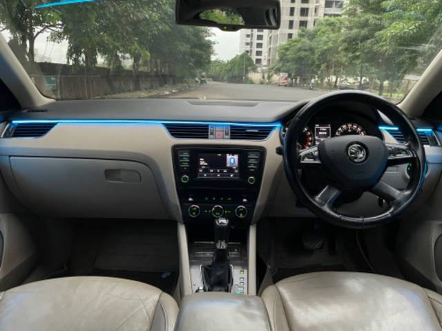 https://images10.gaadi.com/usedgaadi-sellcar/UsedCar/54d0ff19-ffa9-4a45-86f4-8ce50a9c4299/8218b772-d3ec-4700-a36d-785134bb5cfb.jpeg?imwidth=6402