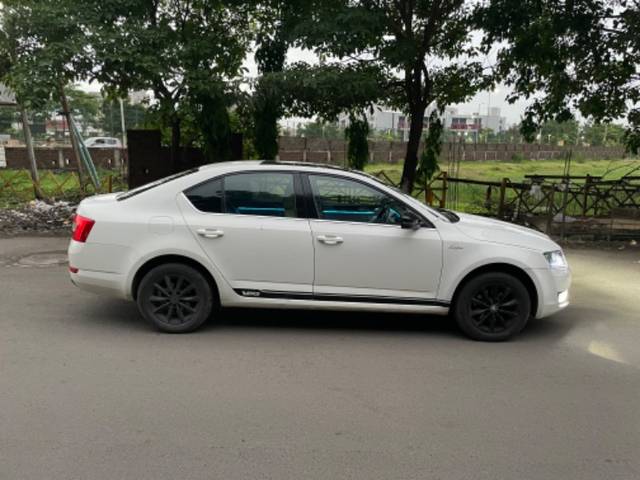 https://images10.gaadi.com/usedgaadi-sellcar/UsedCar/54d0ff19-ffa9-4a45-86f4-8ce50a9c4299/d8542c00-012d-479a-9f96-5536b38fecaa.jpeg?imwidth=6401