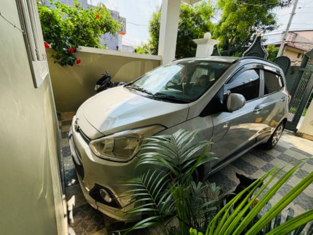 https://images10.gaadi.com/usedgaadi-sellcar/UsedCar/562468fb-511b-4fa4-9d0f-c6340adebad6/ad111e8c-9aca-4b32-b30b-a6889031a18f.jpeg?imwidth=6402