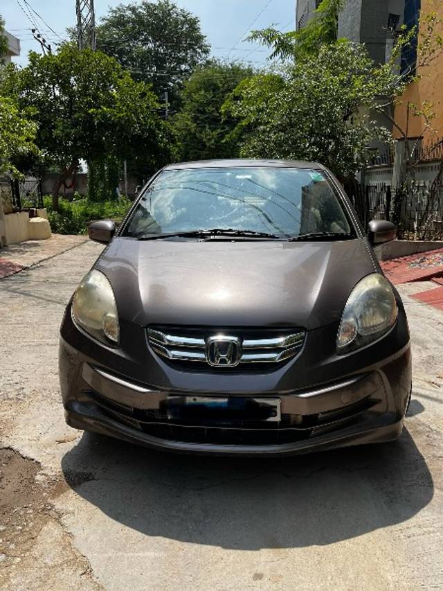 https://images10.gaadi.com/usedgaadi-sellcar/UsedCar/5645e048-1e02-4221-b897-0ac43579adf9/144c6eb5-95ab-45d1-980d-acedb1df8227.jpeg?imwidth=6400