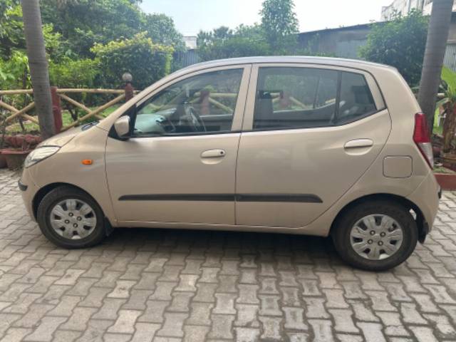 https://images10.gaadi.com/usedgaadi-sellcar/UsedCar/5670559e-2d01-4332-bbfc-d3d4522e1271/112998e7-a0a0-4a88-962b-28706afa27ca.jpeg?imwidth=6401