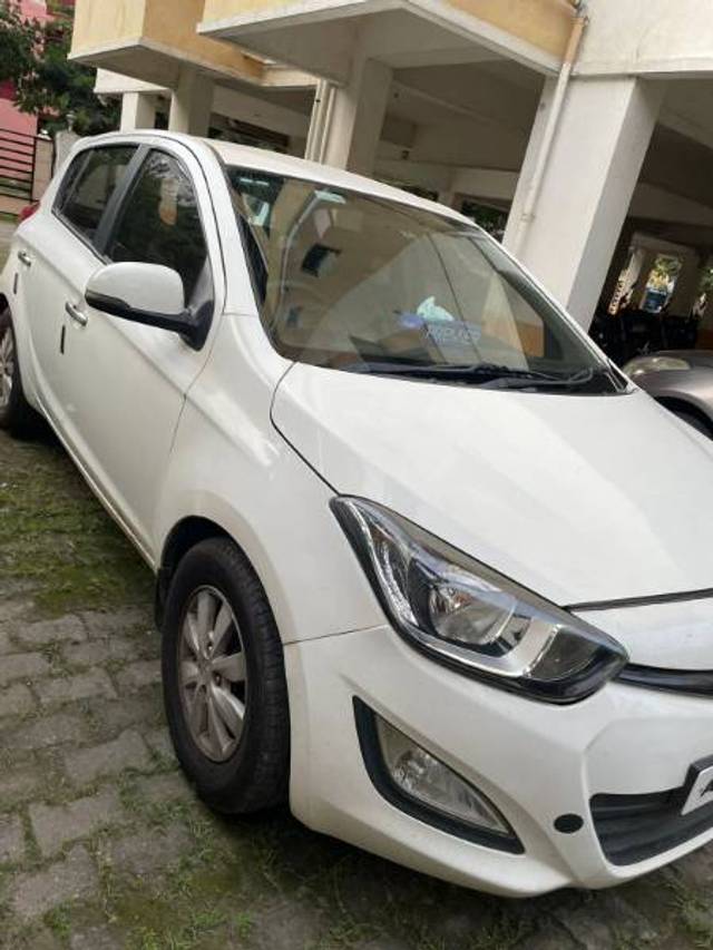 https://images10.gaadi.com/usedgaadi-sellcar/UsedCar/56e48ca0-2910-4abc-bdac-bde3db7094ad/4ce3fcef-06b7-419a-a51a-520d1a241949.jpg?imwidth=6402
