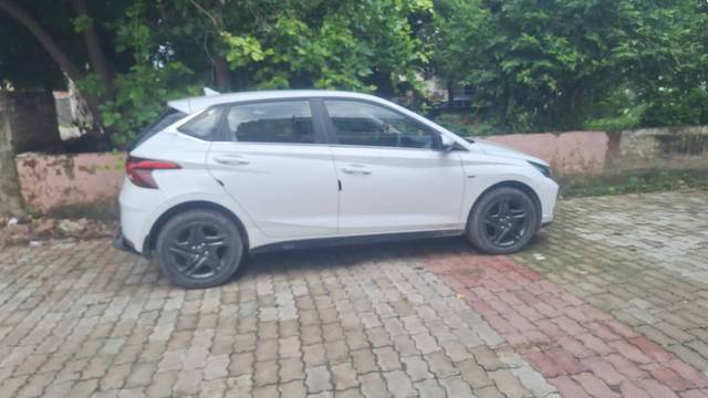 https://images10.gaadi.com/usedgaadi-sellcar/UsedCar/5712c196-eff6-4052-9aea-a56b9a5fd9a7/acb9696d-80b7-40bc-aea2-c27a37a3e291.jpg?imwidth=6400