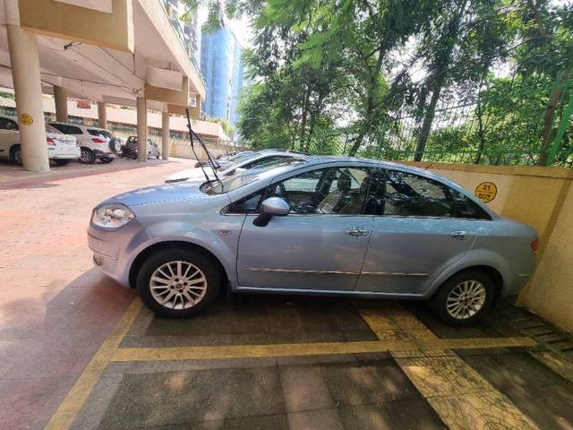 https://images10.gaadi.com/usedgaadi-sellcar/UsedCar/57258b46-b814-4c52-8de2-38edfc5b46db/2500d094-6b9d-41a6-a70d-909646670066.jpg?imwidth=6401