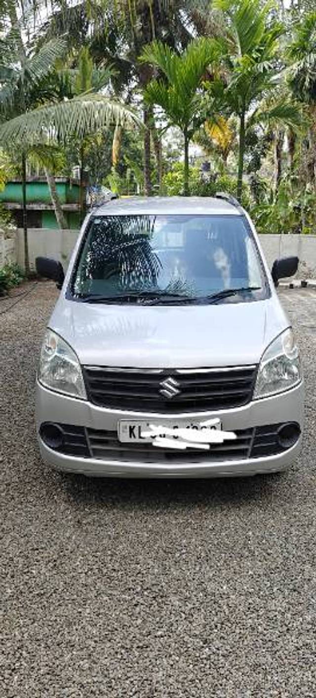 https://images10.gaadi.com/usedgaadi-sellcar/UsedCar/57260c65-3ff0-4e8e-a86f-b0a64b726a65/34aa68d5-783b-47aa-ad3a-a60e07b581d7.jpg?imwidth=6400