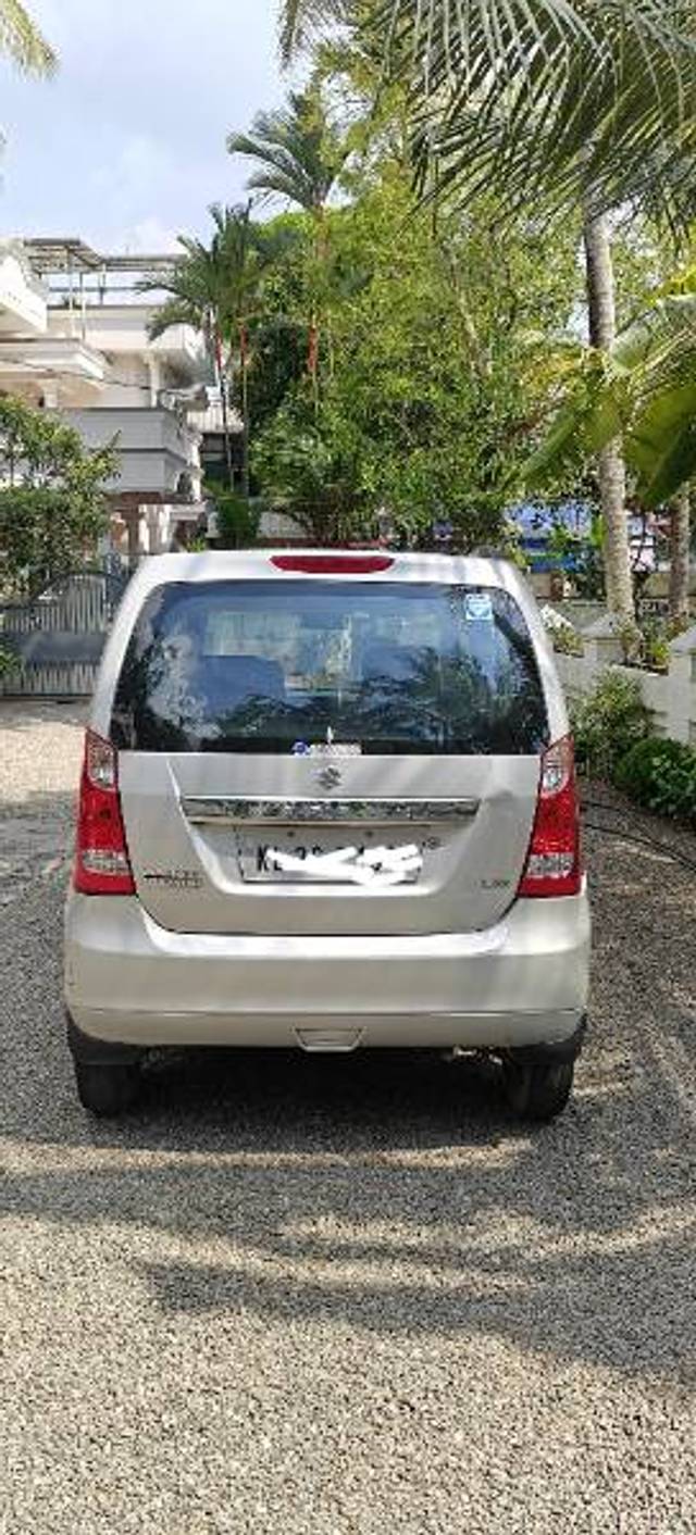 https://images10.gaadi.com/usedgaadi-sellcar/UsedCar/57260c65-3ff0-4e8e-a86f-b0a64b726a65/3c14a352-d0aa-4f4e-a7fc-14a74198140d.jpg?imwidth=6401