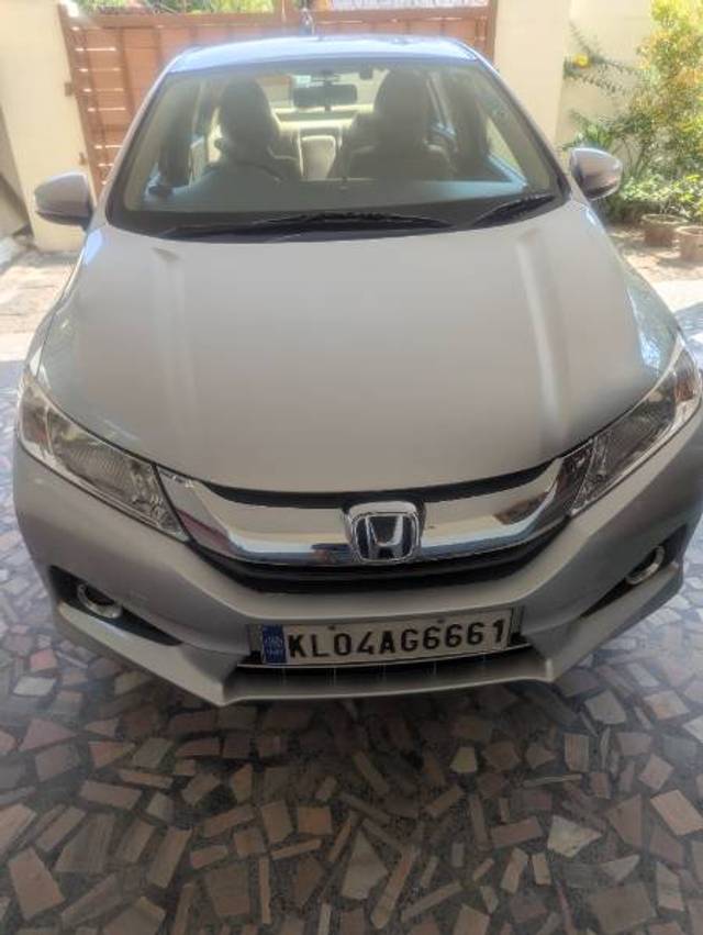 https://images10.gaadi.com/usedgaadi-sellcar/UsedCar/573528b1-4095-46a8-b77a-722b40ebf52a/e234a368-0165-490a-93dd-1e6c9cd649fd.jpg?imwidth=6400