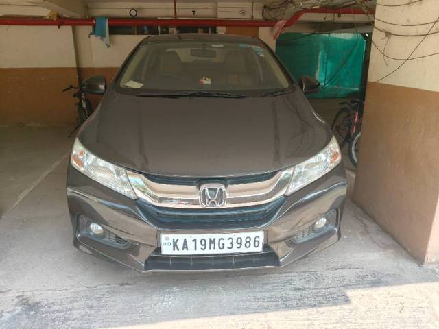 https://images10.gaadi.com/usedgaadi-sellcar/UsedCar/574df5aa-bc18-459a-9f70-f96039d4f174/de9aa0f0-2180-4584-9b93-bee97e61cc90.jpg?imwidth=6400