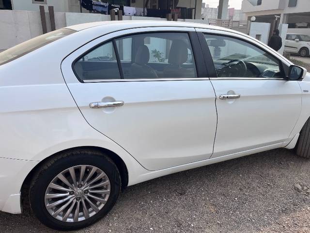 https://images10.gaadi.com/usedgaadi-sellcar/UsedCar/575ad381-9d75-4470-b994-fde500bba98a/6f888614-5668-461a-9511-eba03e300a2e.jpg?imwidth=6402