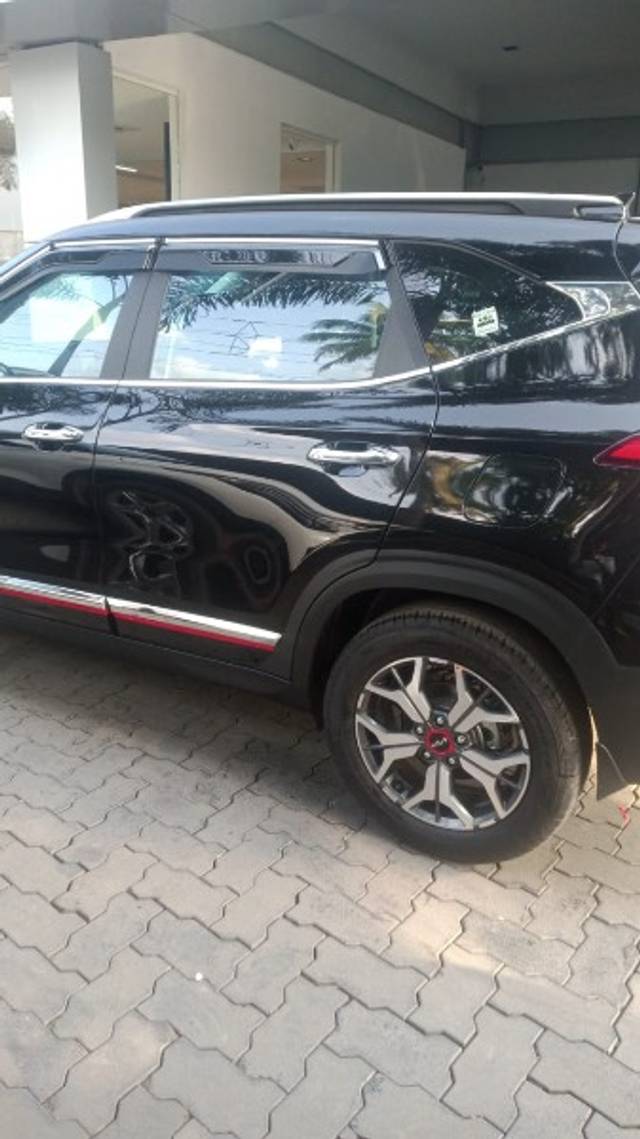 https://images10.gaadi.com/usedgaadi-sellcar/UsedCar/57783427-62d2-4345-bf39-751021d4b444/eb2b0de4-d44c-467e-8ad5-663f397b619d.jpeg?imwidth=6401