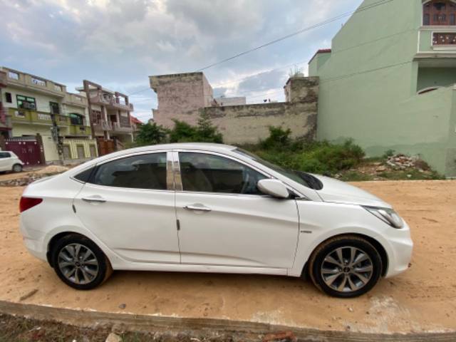 https://images10.gaadi.com/usedgaadi-sellcar/UsedCar/57a22a3c-b9fb-4862-a982-c4aaf1b7dc64/79b2a673-96d2-40db-aded-c4b6dd411df2.jpeg?imwidth=6401