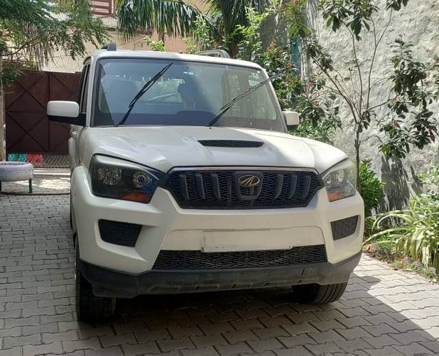 https://images10.gaadi.com/usedgaadi-sellcar/UsedCar/57b3c40f-ff9c-4d1f-9a0b-ba10cd1f9687/478ed0b3-b919-478e-bc35-b5b7f9cf19cb.jpeg?imwidth=6402