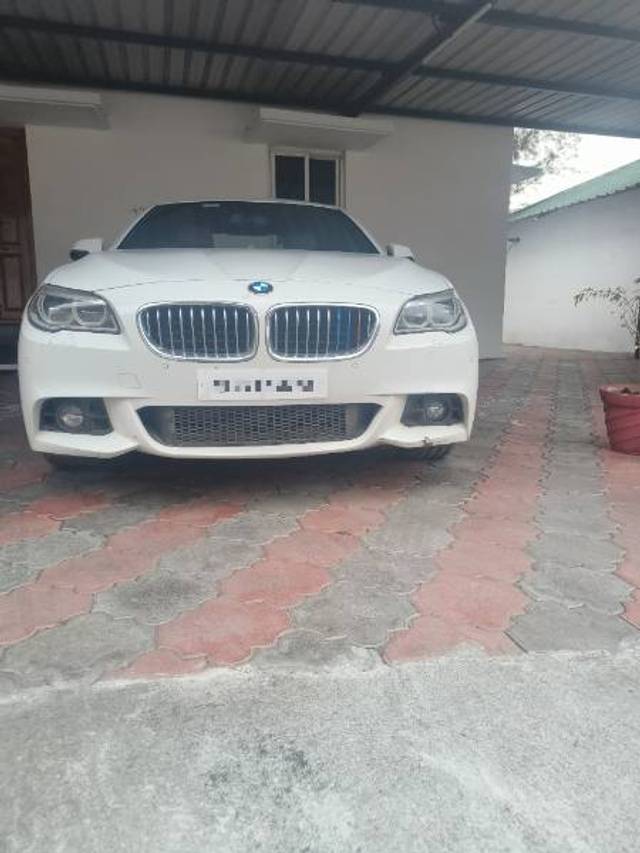 https://images10.gaadi.com/usedgaadi-sellcar/UsedCar/57db9e86-085e-4cff-9dc7-7f29827190a6/12386922-7e5a-4bd6-8e95-124f35b7ad96.jpg?imwidth=6401