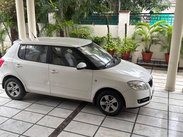 https://images10.gaadi.com/usedgaadi-sellcar/UsedCar/580fc978-c385-41ca-8820-772d77aeed10/a7143e66-cfd0-420d-9074-c1bf87fbd835.jpg?imwidth=6400