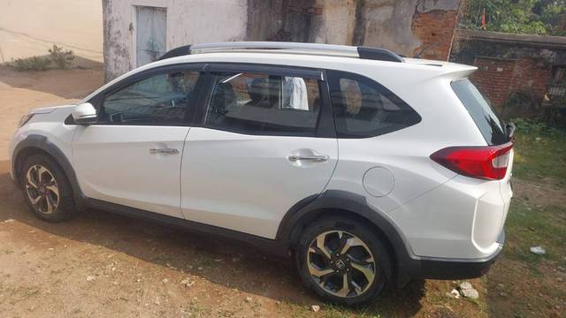 https://images10.gaadi.com/usedgaadi-sellcar/UsedCar/58505303-8763-4e07-9a73-97a39a91f1d2/06c235de-54bc-4d27-af22-839bd447016f.jpg?imwidth=6402