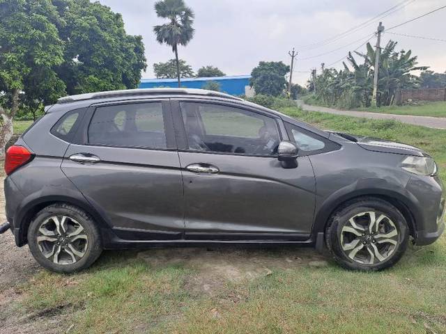https://images10.gaadi.com/usedgaadi-sellcar/UsedCar/58a69469-a226-442f-810e-2590eea50e1a/1137ce1d-5643-4f72-8c74-7adf05768c57.jpg?imwidth=6401