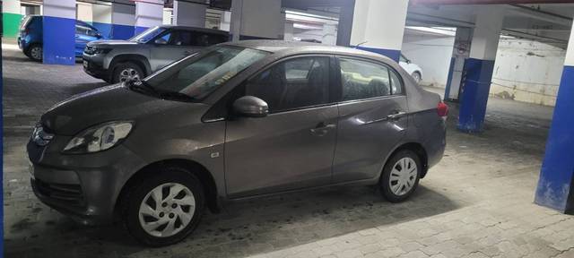 https://images10.gaadi.com/usedgaadi-sellcar/UsedCar/58a7c288-cb1f-454f-aaec-4c9c19a0189e/18415cd5-677a-4233-9759-3e9d9110f279.jpg?imwidth=6400