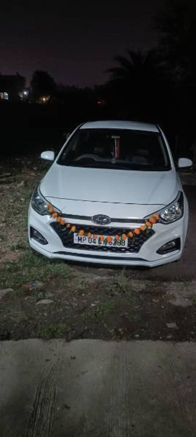https://images10.gaadi.com/usedgaadi-sellcar/UsedCar/58b80c98-5705-418a-97ff-fcbbc00be8c6/85a930ba-246c-4581-90e9-a54e531c7436.jpg?imwidth=6400