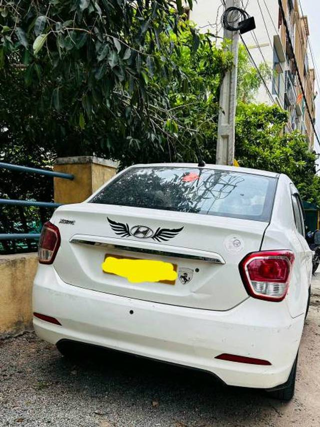 https://images10.gaadi.com/usedgaadi-sellcar/UsedCar/58d02e52-9934-4f59-8521-2a4785ac1268/32ea7282-77f5-42b6-873d-26614bf773ef.jpg?imwidth=6400