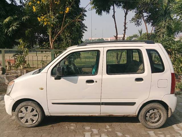 https://images10.gaadi.com/usedgaadi-sellcar/UsedCar/5912e4f2-7753-4b5a-b3bb-a907b4a5422a/a3786d3a-aafd-485d-ba71-be909111efdd.jpg?imwidth=6401