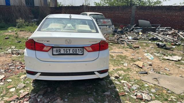 https://images10.gaadi.com/usedgaadi-sellcar/UsedCar/592150b4-459f-45d1-b146-49ce9724b1af/cb5daf33-0885-4df3-afee-bd4e360a42ec.jpeg?imwidth=6401