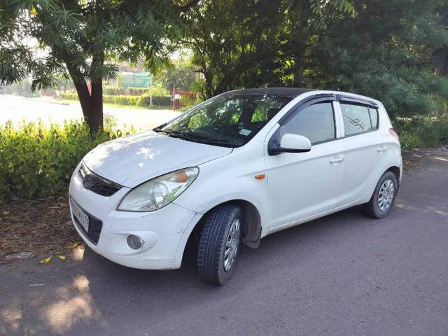 https://images10.gaadi.com/usedgaadi-sellcar/UsedCar/593732c0-e5e2-4e85-b494-1031501b57ba/0455a897-8a92-4c26-9466-af83670a6b36.jpg?imwidth=6400